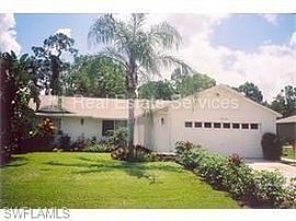 Single Family Home For Rent in South Fort Myers, FL