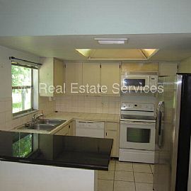 Single Family Home For Rent in South Fort Myers, FL (Photo 2 of 6)