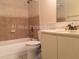 Single Family Home For Rent in South Fort Myers, FL (Photo 4 of 6)