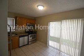 Single Family Home For Rent in Margate, FL (Photo 3 of 6)