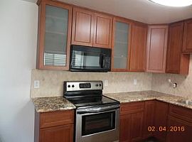 2 Beds 1 Baths in Oakland, CA (Photo 3 of 3)