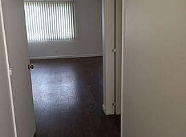 1 Bed 1 Bath in Oakland, CA (Photo 3 of 3)