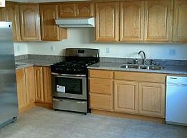 3 Beds 1 Bath in Oakland, CA (Photo 2 of 3)