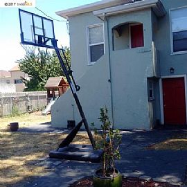 3 Beds 1 Bath in Oakland, CA