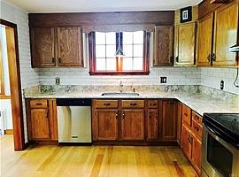 117 Hoydens Ln, Fairfield, Ct 06824 in Fairfield, CT (Photo 3 of 10)