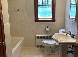 117 Hoydens Ln, Fairfield, Ct 06824 in Fairfield, CT (Photo 4 of 10)