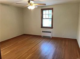 117 Hoydens Ln, Fairfield, Ct 06824 in Fairfield, CT (Photo 6 of 10)