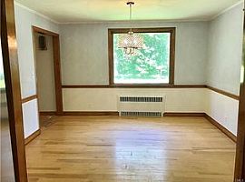 117 Hoydens Ln, Fairfield, Ct 06824 in Fairfield, CT (Photo 8 of 10)