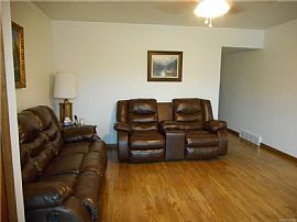 30736 Palmer Blvd, Madison Heights, Mi 48071 3 Beds 1 Bath 1,10 in Madison Heights, MI (Photo 3 of 12)
