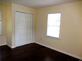 3 Bedroom Home Close to The Highway and Miles of Sandy Beach in West Haven, CT (Photo 4 of 9)