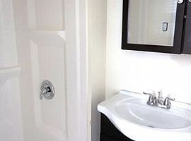 3 Bedroom Home Close to The Highway and Miles of Sandy Beach in West Haven, CT (Photo 5 of 9)