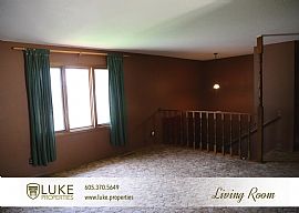 809 S Kennedy- Single Family Home For Rent in Sioux Falls, SD (Photo 2 of 12)