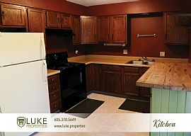 809 S Kennedy- Single Family Home For Rent in Sioux Falls, SD (Photo 3 of 12)