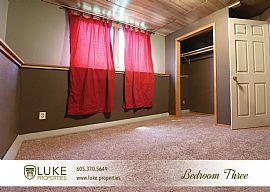 809 S Kennedy- Single Family Home For Rent in Sioux Falls, SD (Photo 7 of 12)