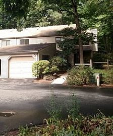 3 Bedroom Paradise in a Woody, Serene Enviroment in Farmington, CT
