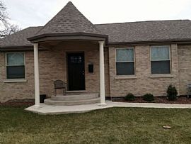 4 Bedroom Home in a Fabulous Location in Glenview, IL