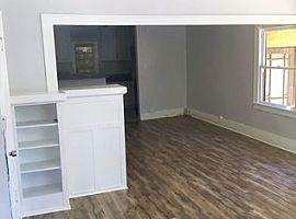 2 Beds 1 Bath in Long Beach, CA (Photo 2 of 3)