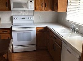 3 Beds 2 Baths in Long Beach, CA (Photo 2 of 3)