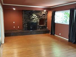 3 Beds 2 Baths in Long Beach, CA (Photo 3 of 3)