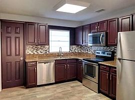 234 S Main St, Winter Garden, Fl 34787 2 Beds 1 Bath 696 Sqft in Winter Garden, FL (Photo 3 of 7)