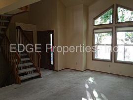 Single Family Home For Rent in Aurora, CO (Photo 2 of 8)