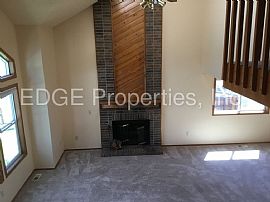 Single Family Home For Rent in Aurora, CO (Photo 3 of 8)