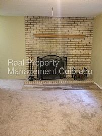 Single Family Home For Rent in Aurora, CO (Photo 4 of 10)