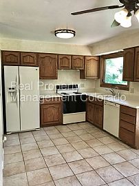 Single Family Home For Rent in Aurora, CO (Photo 5 of 10)