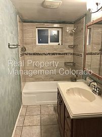 Single Family Home For Rent in Aurora, CO (Photo 8 of 10)