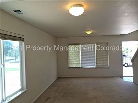 Single Family Home For Rent in Denver, CO (Photo 3 of 8)