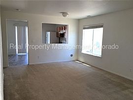 Single Family Home For Rent in Denver, CO (Photo 4 of 8)