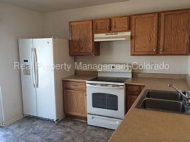 Single Family Home For Rent in Denver, CO (Photo 5 of 8)