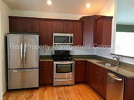 Single Family Home For Rent in Arvada, CO (Photo 3 of 8)