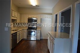 Single Family Home For Rent in Birmingham, AL (Photo 2 of 4)