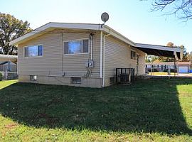 1245 Ensenada Dr, Florissant, Mo 63031 3 Beds 1 Bath 1,064 Sqft in Florissant, MO (Photo 3 of 11)