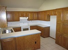 4 Beds 2 Baths 1,900 Sqftv in Oklahoma City, OK (Photo 11 of 11)