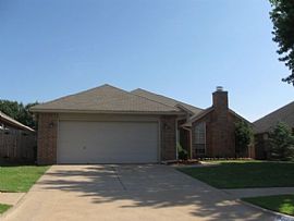 4 Beds 2 Baths 1,900 Sqftv in Oklahoma City, OK (Photo 2 of 11)