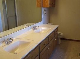 4 Beds 2 Baths 1,900 Sqftv in Oklahoma City, OK (Photo 6 of 11)