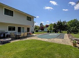  126 Sweetmans Ln, Manalapan, Nj 07726 4 Beds 2 Baths 1,921 Sqf in Manalapan, NJ (Photo 2 of 12)