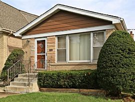 3 Beds 2 Baths 1,050 Sqft For Rent. in Chicago, IL