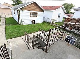 3 Beds 2 Baths 1,050 Sqft For Rent. in Chicago, IL (Photo 2 of 9)