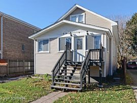 4 Beds 4 Baths 2,000 Sqft For Rent in Chicago, IL