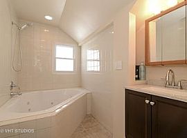 4 Beds 4 Baths 2,000 Sqft For Rent in Chicago, IL (Photo 10 of 12)