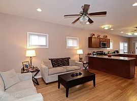 4 Beds 4 Baths 2,000 Sqft For Rent in Chicago, IL (Photo 2 of 12)