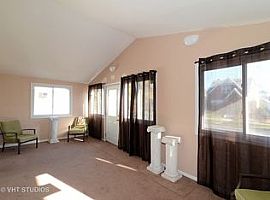 4 Beds 4 Baths 2,000 Sqft For Rent in Chicago, IL (Photo 8 of 12)