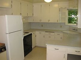 2 Beds 1 Bath 750 Sqft For Rent  in Seattle, WA (Photo 3 of 7)