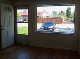 A Well Maintained , Cute Home For Rent in Seattle, WA (Photo 2 of 6)