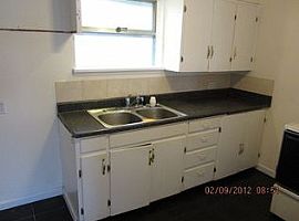 A Well Maintained , Cute Home For Rent in Seattle, WA (Photo 3 of 6)