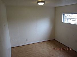 A Well Maintained , Cute Home For Rent in Seattle, WA (Photo 4 of 6)