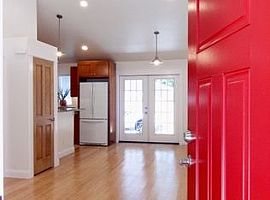 2 Beds 1 Bath 713 Sqft For Rent in Seattle, WA (Photo 4 of 10)